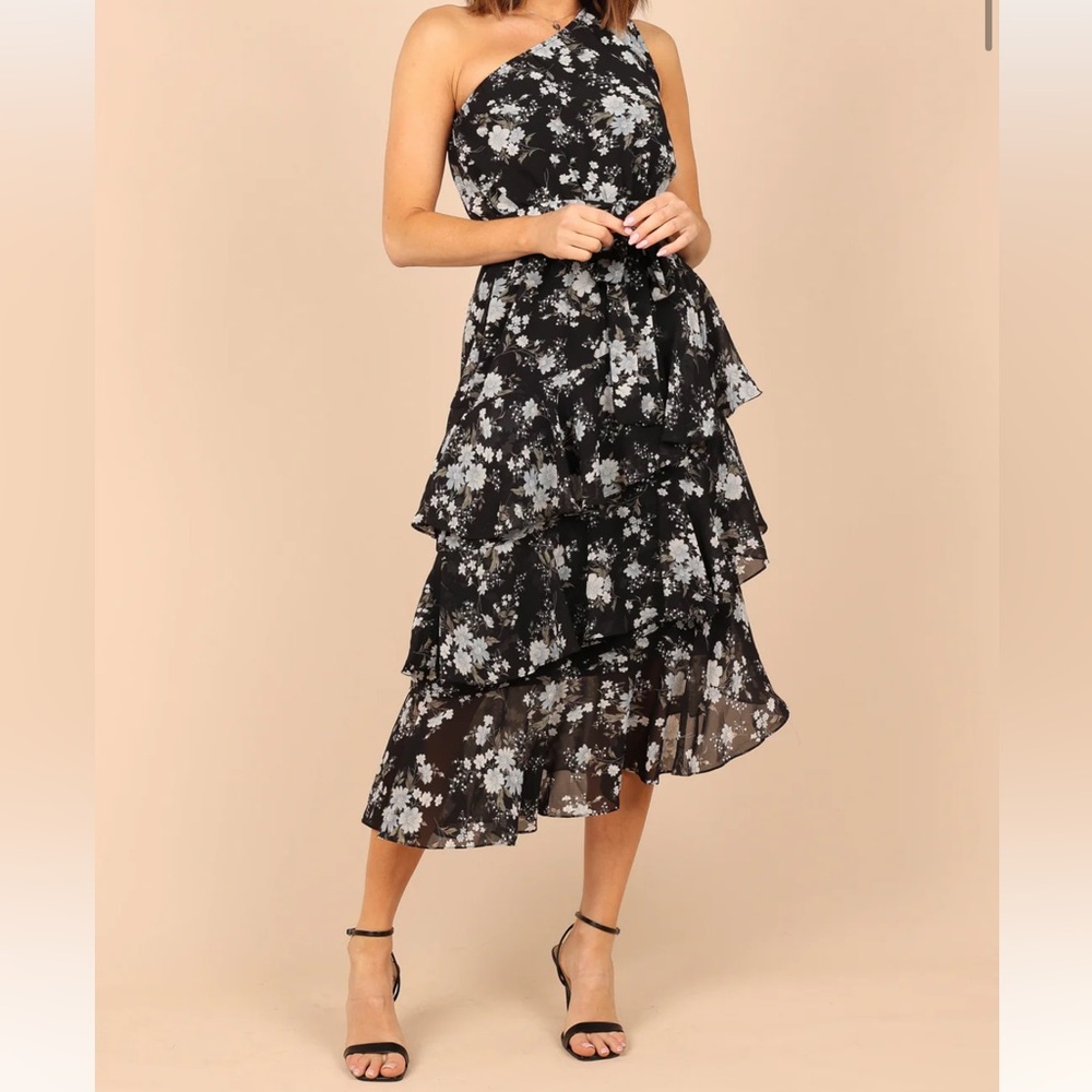 Petal & Pup | Brigette One Shoulder Tiered Midi Dress - Picture 2 of 4